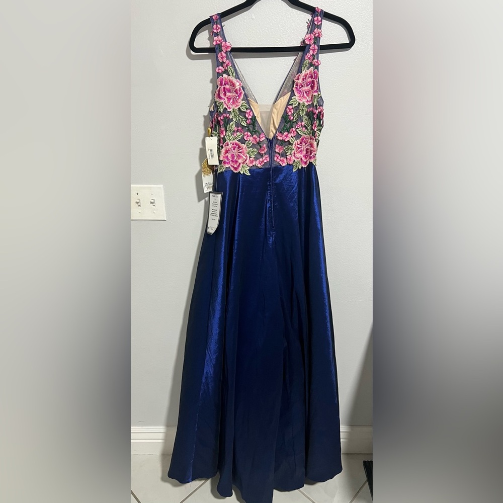 Macy’s NEW Prom dress with floral